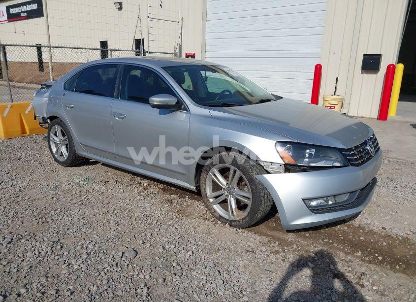 2014 Volkswagen Passat 1.8T SEL PREMIUM (VIN 1VWCS7A34EC078258) main photo