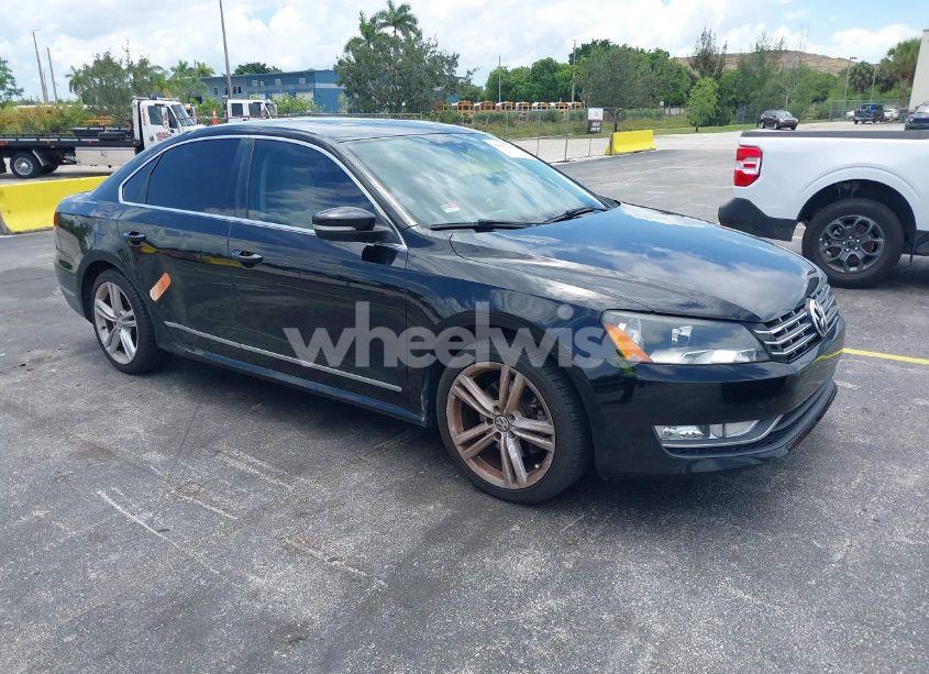 2015 Volkswagen Passat 1.8T SEL PREMIUM (VIN 1VWCS7A37FC024731) main photo