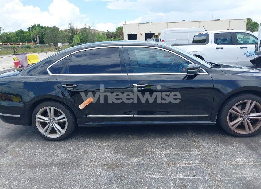 Photo 13 of 2015 Volkswagen Passat 1.8T SEL PREMIUM (VIN 1VWCS7A37FC024731)