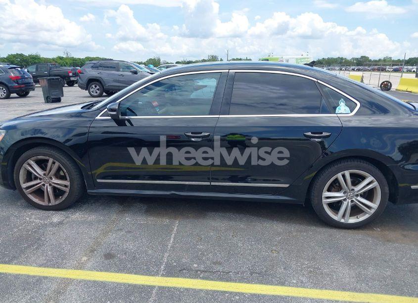 Photo 14 of 2015 Volkswagen Passat 1.8T SEL PREMIUM (VIN 1VWCS7A37FC024731)