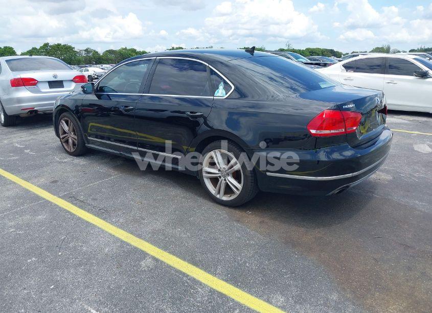 Photo 3 of 2015 Volkswagen Passat 1.8T SEL PREMIUM (VIN 1VWCS7A37FC024731)
