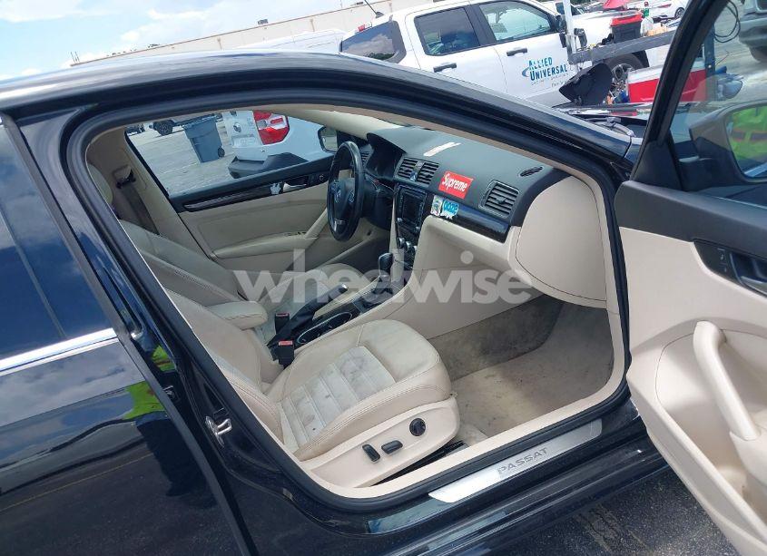 Photo 5 of 2015 Volkswagen Passat 1.8T SEL PREMIUM (VIN 1VWCS7A37FC024731)