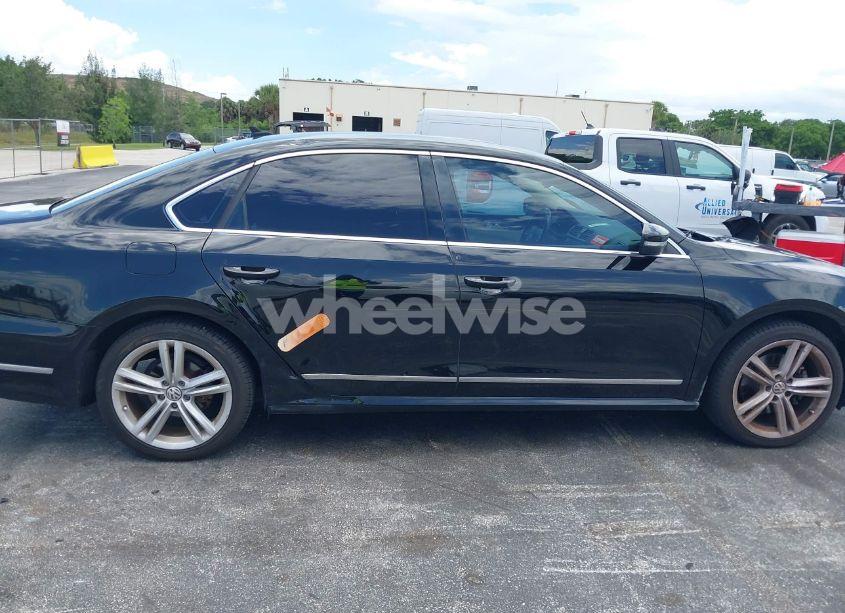 Photo 6 of 2015 Volkswagen Passat 1.8T SEL PREMIUM (VIN 1VWCS7A37FC024731)