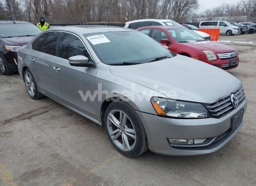 2014 Volkswagen Passat 1.8T SEL PREMIUM (VIN 1VWCS7A3XEC015097) main photo