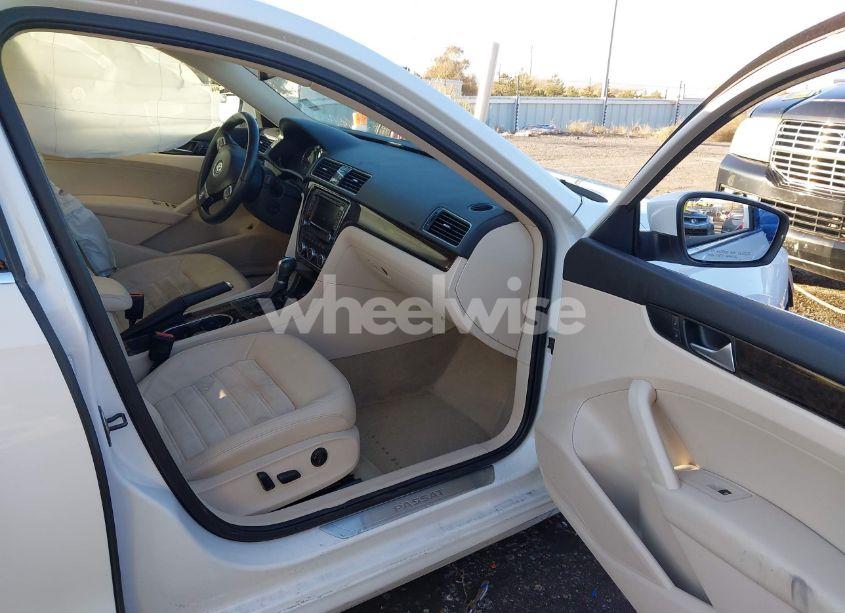 Photo 5 of 2014 Volkswagen Passat 1.8T SEL PREMIUM (VIN 1VWCS7A3XEC082766)