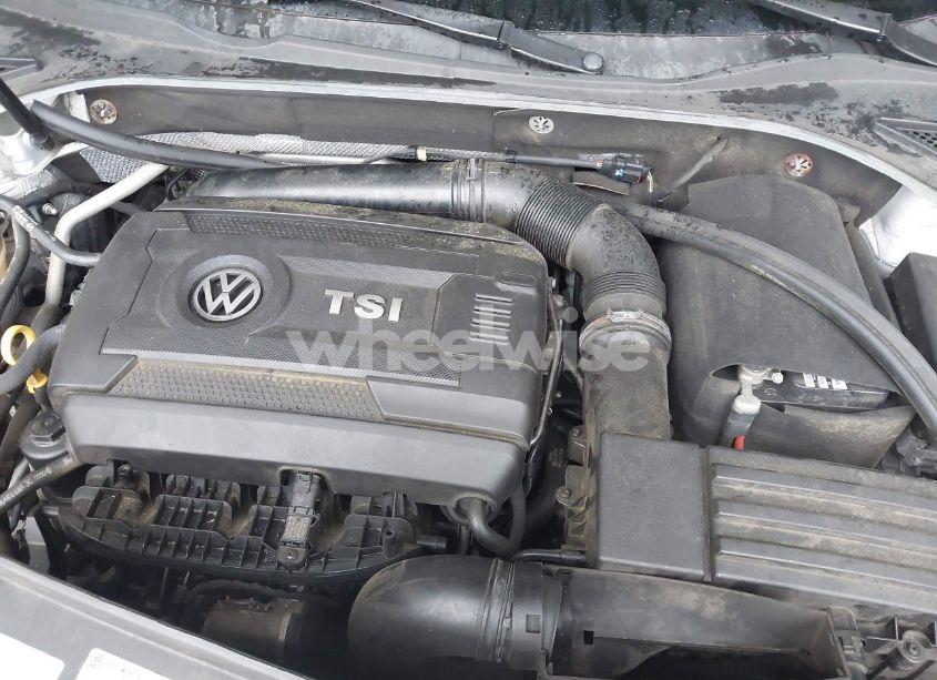 Photo 10 of 2015 Volkswagen Passat 1.8T SEL PREMIUM (VIN 1VWCT7A30FC117765)