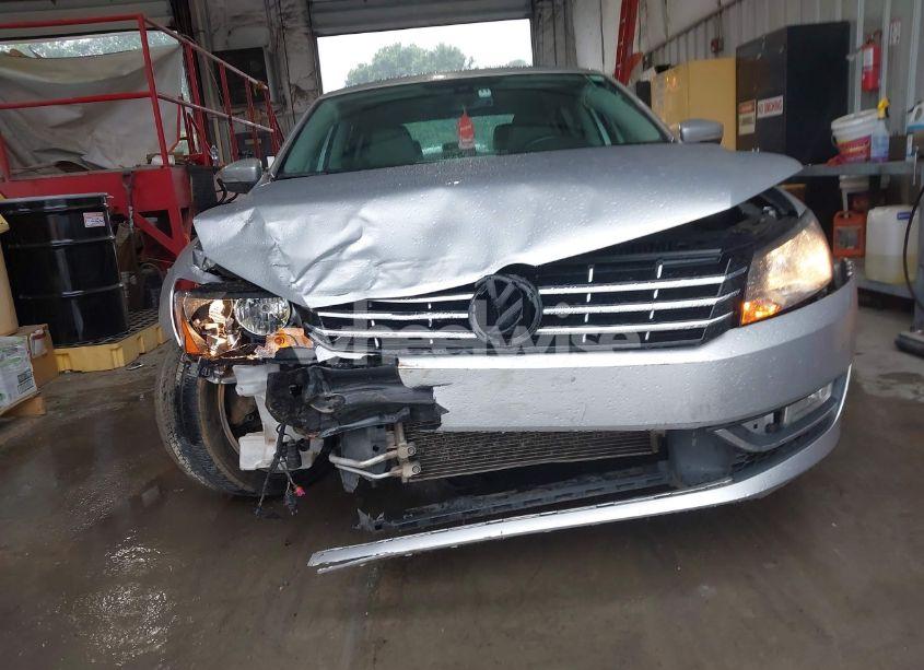 Photo 12 of 2015 Volkswagen Passat 1.8T SEL PREMIUM (VIN 1VWCT7A30FC117765)