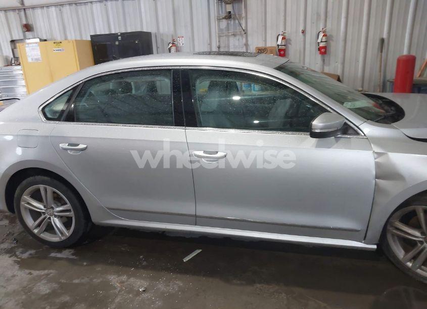 Photo 13 of 2015 Volkswagen Passat 1.8T SEL PREMIUM (VIN 1VWCT7A30FC117765)