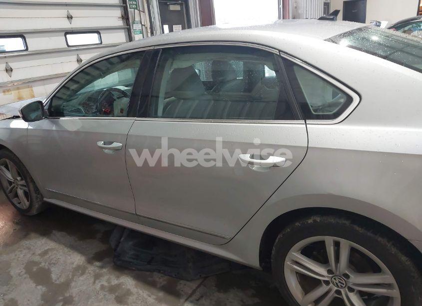 Photo 14 of 2015 Volkswagen Passat 1.8T SEL PREMIUM (VIN 1VWCT7A30FC117765)