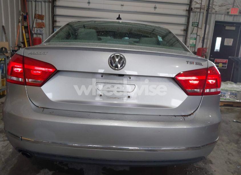 Photo 16 of 2015 Volkswagen Passat 1.8T SEL PREMIUM (VIN 1VWCT7A30FC117765)