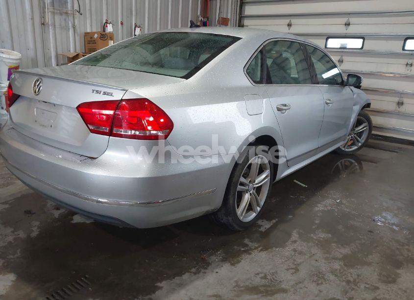 Photo 4 of 2015 Volkswagen Passat 1.8T SEL PREMIUM (VIN 1VWCT7A30FC117765)