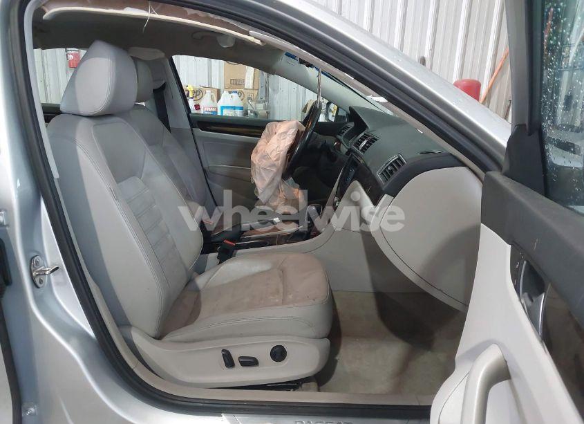 Photo 5 of 2015 Volkswagen Passat 1.8T SEL PREMIUM (VIN 1VWCT7A30FC117765)