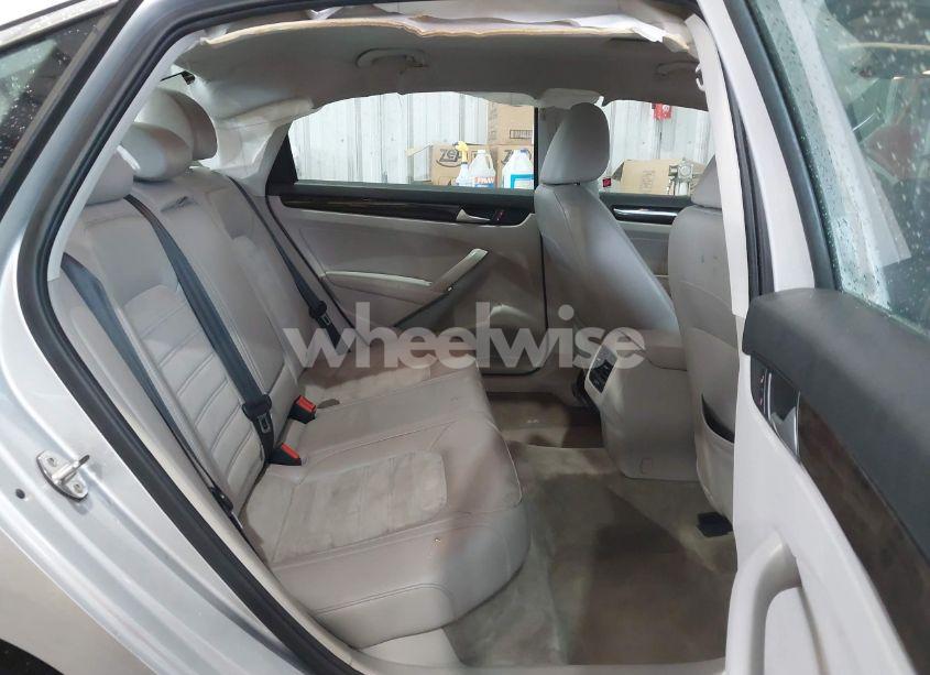 Photo 8 of 2015 Volkswagen Passat 1.8T SEL PREMIUM (VIN 1VWCT7A30FC117765)