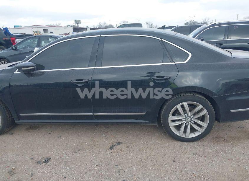 Photo 13 of 2017 Volkswagen Passat 1.8T SEL PREMIUM (VIN 1VWCT7A30HC046182)