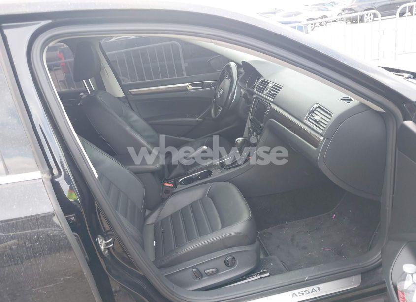 Photo 5 of 2017 Volkswagen Passat 1.8T SEL PREMIUM (VIN 1VWCT7A30HC046182)