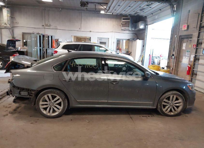 Photo 14 of 2017 Volkswagen Passat 1.8T SEL PREMIUM (VIN 1VWCT7A30HC055903)