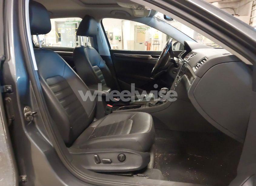 Photo 5 of 2017 Volkswagen Passat 1.8T SEL PREMIUM (VIN 1VWCT7A30HC055903)