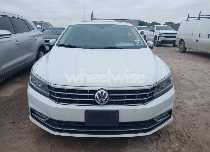 Photo 12 of 2017 Volkswagen Passat 1.8T SEL PREMIUM (VIN 1VWCT7A30HC081224)