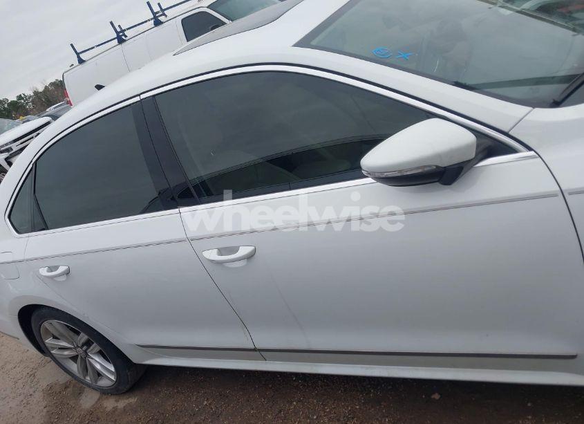 Photo 13 of 2017 Volkswagen Passat 1.8T SEL PREMIUM (VIN 1VWCT7A30HC081224)