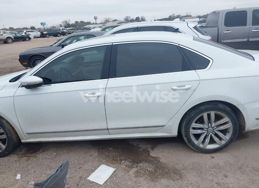 Photo 14 of 2017 Volkswagen Passat 1.8T SEL PREMIUM (VIN 1VWCT7A30HC081224)