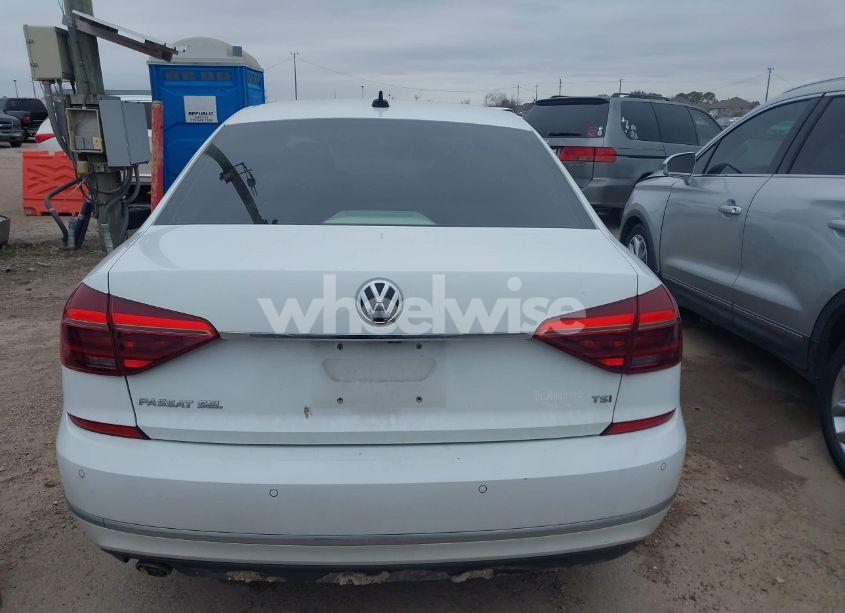 Photo 16 of 2017 Volkswagen Passat 1.8T SEL PREMIUM (VIN 1VWCT7A30HC081224)