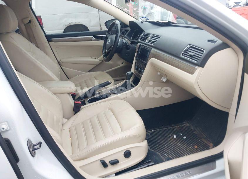 Photo 5 of 2017 Volkswagen Passat 1.8T SEL PREMIUM (VIN 1VWCT7A30HC081224)