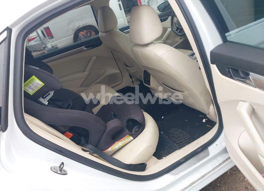 Photo 8 of 2017 Volkswagen Passat 1.8T SEL PREMIUM (VIN 1VWCT7A30HC081224)