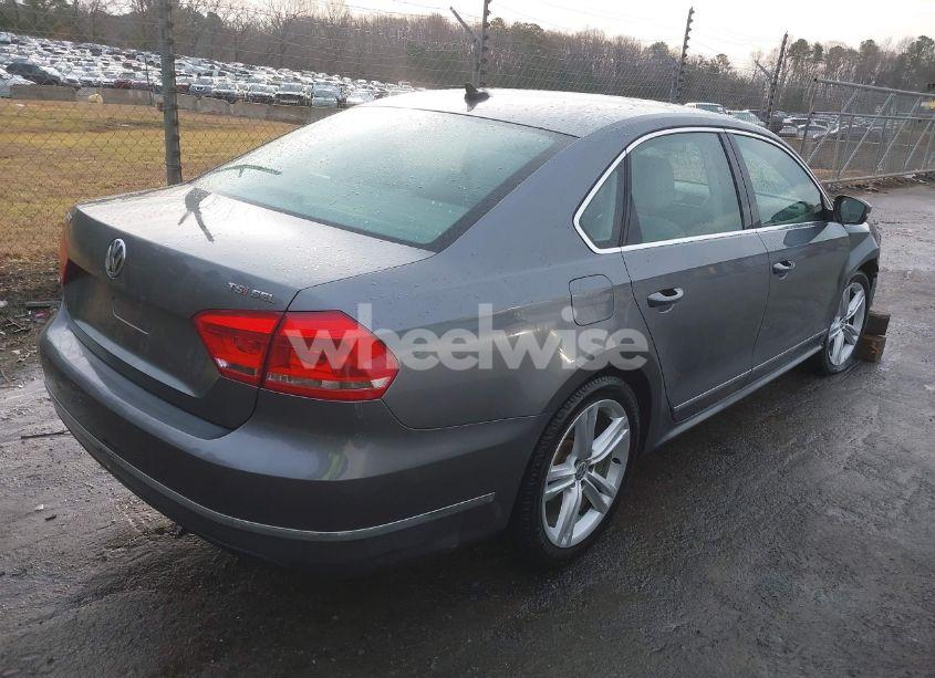 Photo 4 of 2014 Volkswagen Passat 1.8T SEL PREMIUM (VIN 1VWCT7A31EC054612)