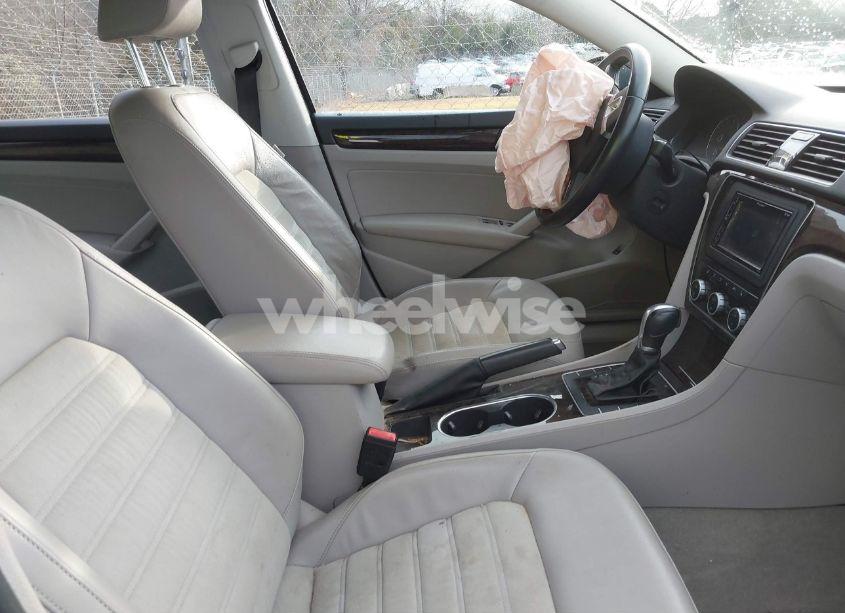 Photo 5 of 2014 Volkswagen Passat 1.8T SEL PREMIUM (VIN 1VWCT7A31EC054612)