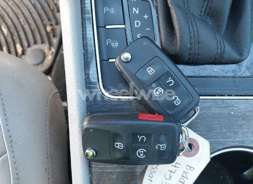 Photo 11 of 2016 Volkswagen Passat 1.8T SEL PREMIUM (VIN 1VWCT7A31GC001976)