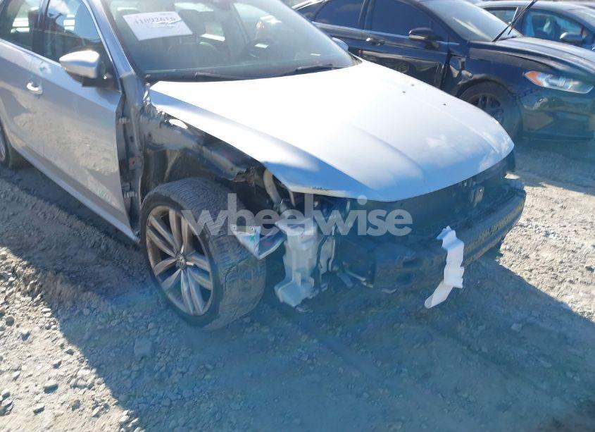 Photo 18 of 2016 Volkswagen Passat 1.8T SEL PREMIUM (VIN 1VWCT7A31GC001976)