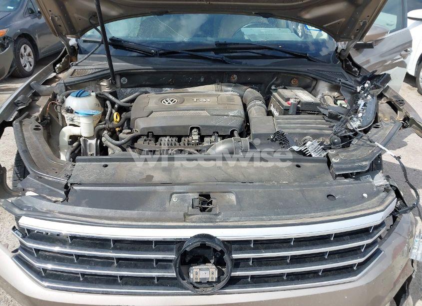 Photo 10 of 2016 Volkswagen Passat 1.8T SEL PREMIUM (VIN 1VWCT7A31GC015070)