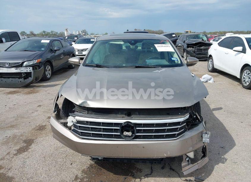 Photo 12 of 2016 Volkswagen Passat 1.8T SEL PREMIUM (VIN 1VWCT7A31GC015070)