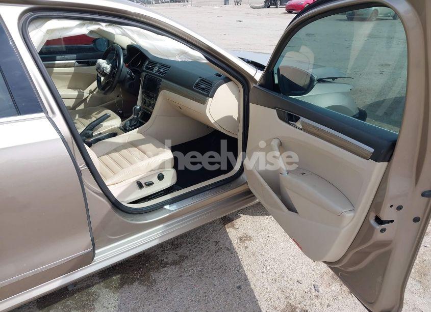 Photo 5 of 2016 Volkswagen Passat 1.8T SEL PREMIUM (VIN 1VWCT7A31GC015070)