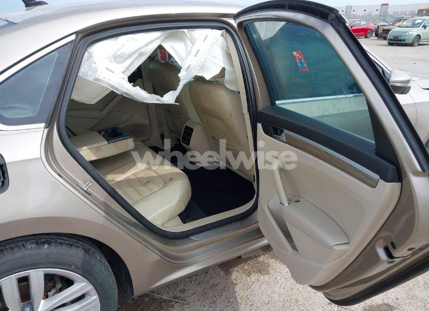 Photo 8 of 2016 Volkswagen Passat 1.8T SEL PREMIUM (VIN 1VWCT7A31GC015070)