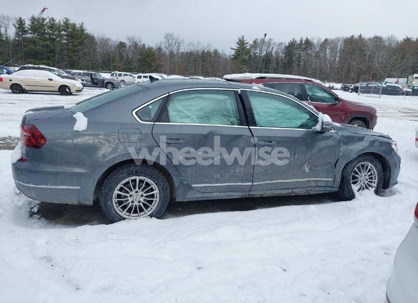 Photo 12 of 2017 Volkswagen Passat 1.8T SEL PREMIUM (VIN 1VWCT7A32HC033434)
