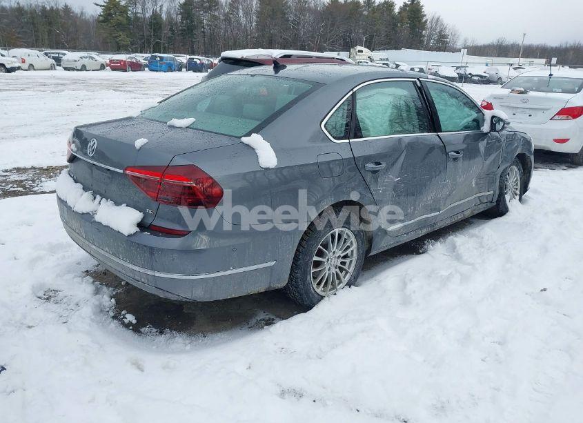 Photo 4 of 2017 Volkswagen Passat 1.8T SEL PREMIUM (VIN 1VWCT7A32HC033434)