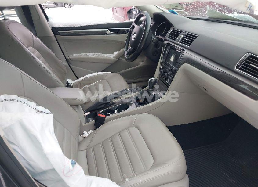 Photo 5 of 2017 Volkswagen Passat 1.8T SEL PREMIUM (VIN 1VWCT7A32HC033434)