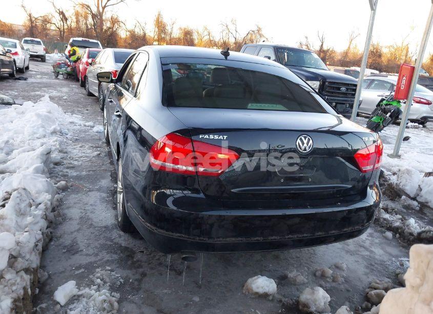 Photo 16 of 2015 Volkswagen Passat 1.8T SEL PREMIUM (VIN 1VWCT7A33FC058517)
