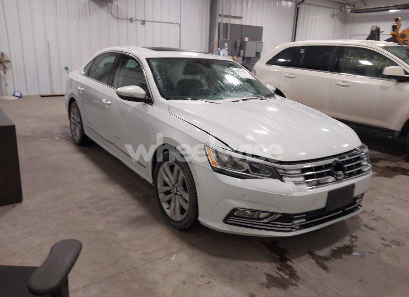 2017 Volkswagen Passat 1.8T SEL PREMIUM (VIN 1VWCT7A33HC040893) main photo