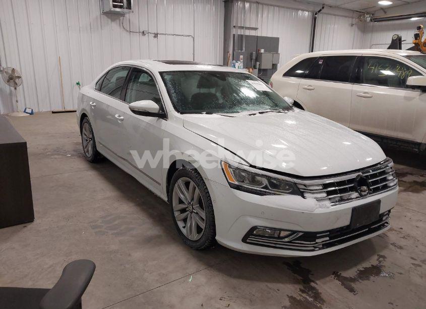 Photo 13 of 2017 Volkswagen Passat 1.8T SEL PREMIUM (VIN 1VWCT7A33HC040893)