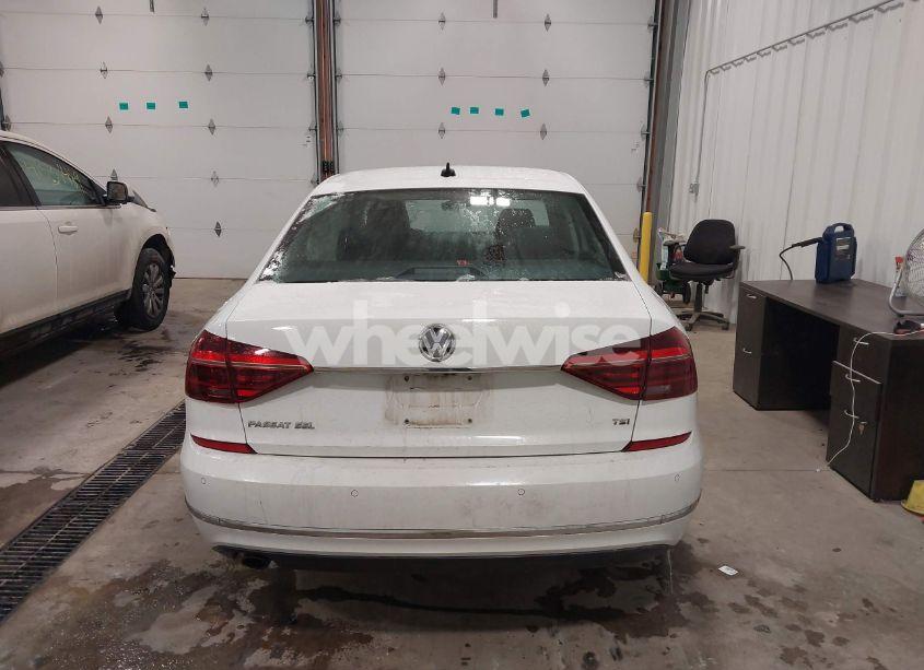 Photo 16 of 2017 Volkswagen Passat 1.8T SEL PREMIUM (VIN 1VWCT7A33HC040893)