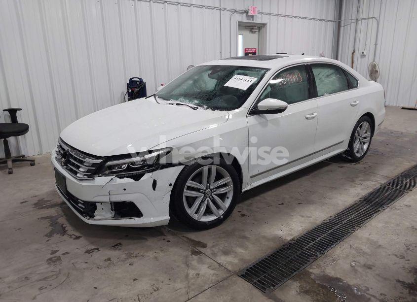 Photo 2 of 2017 Volkswagen Passat 1.8T SEL PREMIUM (VIN 1VWCT7A33HC040893)