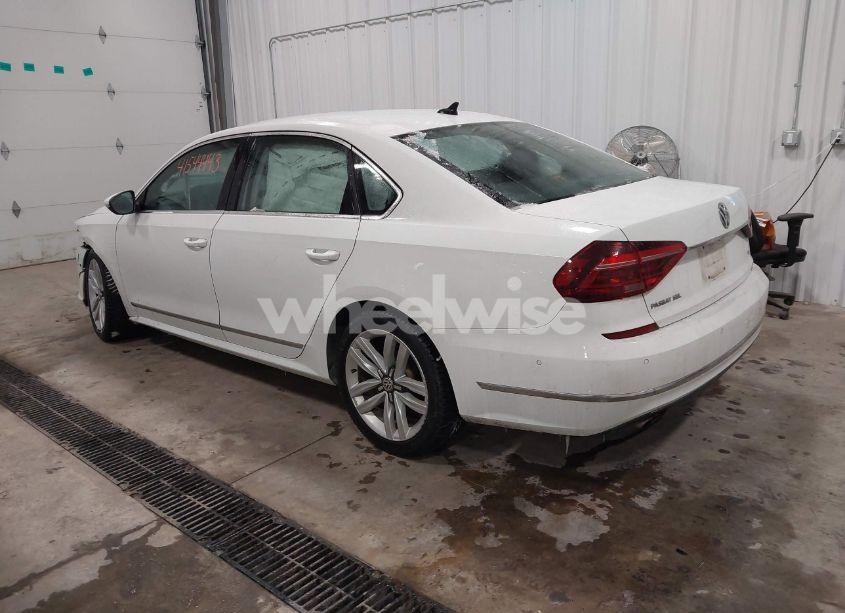 Photo 3 of 2017 Volkswagen Passat 1.8T SEL PREMIUM (VIN 1VWCT7A33HC040893)