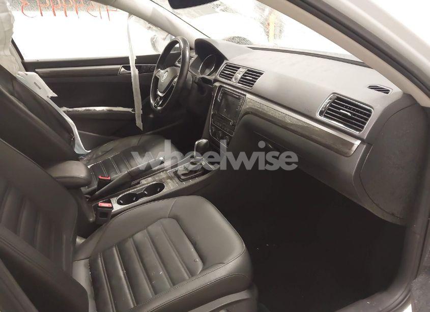 Photo 5 of 2017 Volkswagen Passat 1.8T SEL PREMIUM (VIN 1VWCT7A33HC040893)