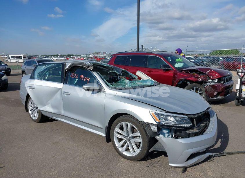 2017 Volkswagen Passat 1.8T SEL PREMIUM (VIN 1VWCT7A33HC060609) main photo