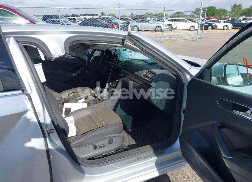 Photo 5 of 2017 Volkswagen Passat 1.8T SEL PREMIUM (VIN 1VWCT7A33HC060609)