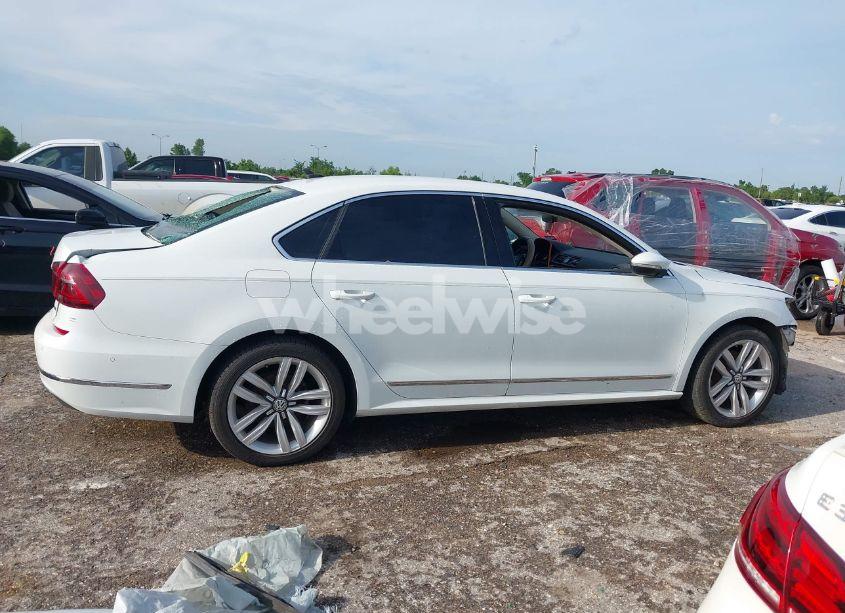Photo 13 of 2017 Volkswagen Passat 1.8T SEL PREMIUM (VIN 1VWCT7A33HC079645)