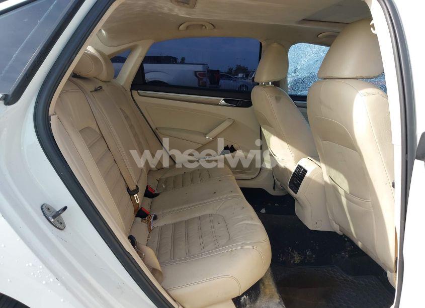 Photo 8 of 2017 Volkswagen Passat 1.8T SEL PREMIUM (VIN 1VWCT7A33HC079645)