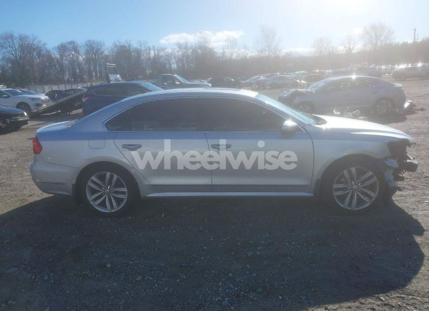 Photo 13 of 2016 Volkswagen Passat 1.8T SEL PREMIUM (VIN 1VWCT7A35GC011006)